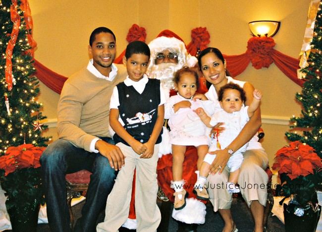 Creating Perfect Memories with Christmas Photos via  @JusticeJonesie