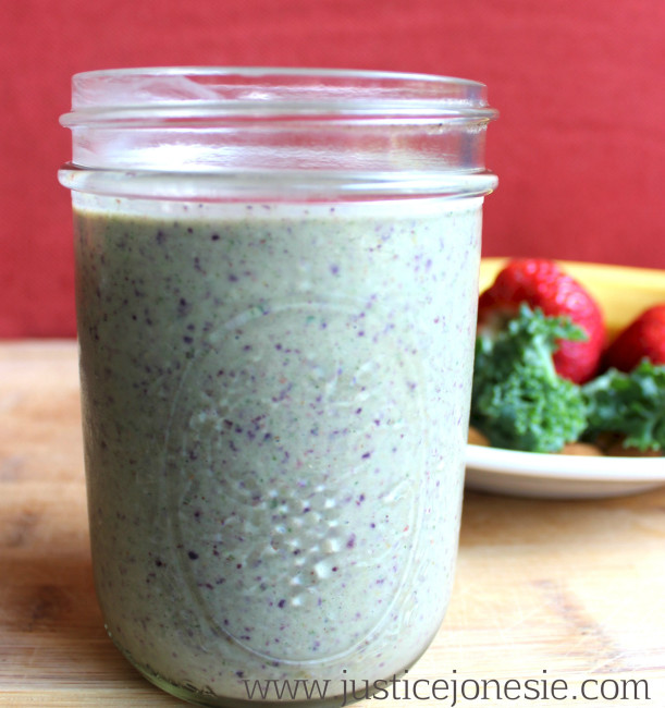 Mixed Berry Smoothie With Kale & Greek Yogurt