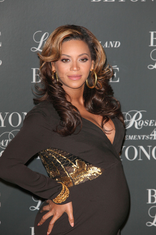 Beyonce baby bump in dress